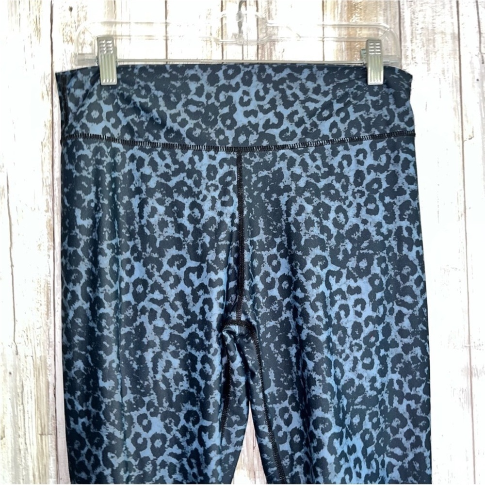 ZYIA Stone Leopard Scrunchy Light N Luxe Leggings - Picture 4 of 10